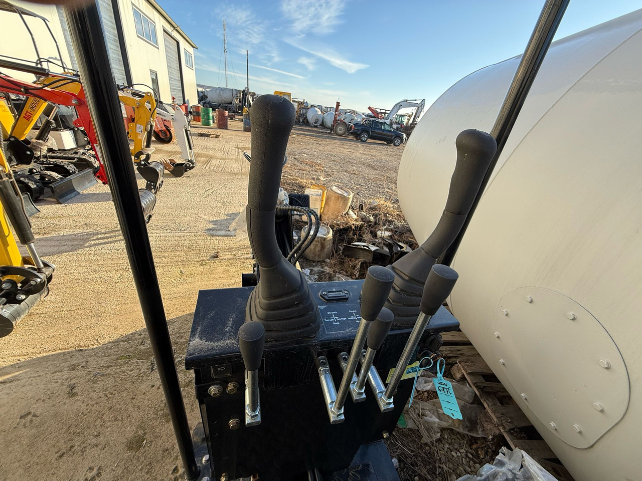 MINIEXCAVATOR JPC H10 - حفارة مصغرة: صور 4 MINIEXCAVATOR JPC H10 - حفارة مصغرة: صور 4