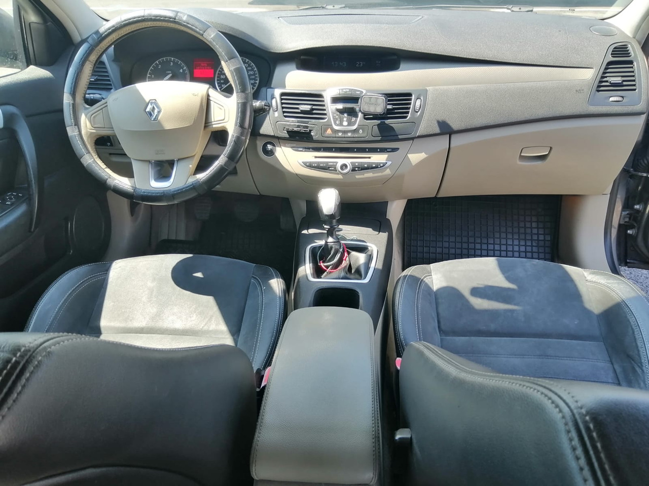 RENAULT LAGUNA 3 HATCHBACK - سيارة: صور 5 RENAULT LAGUNA 3 HATCHBACK - سيارة: صور 5