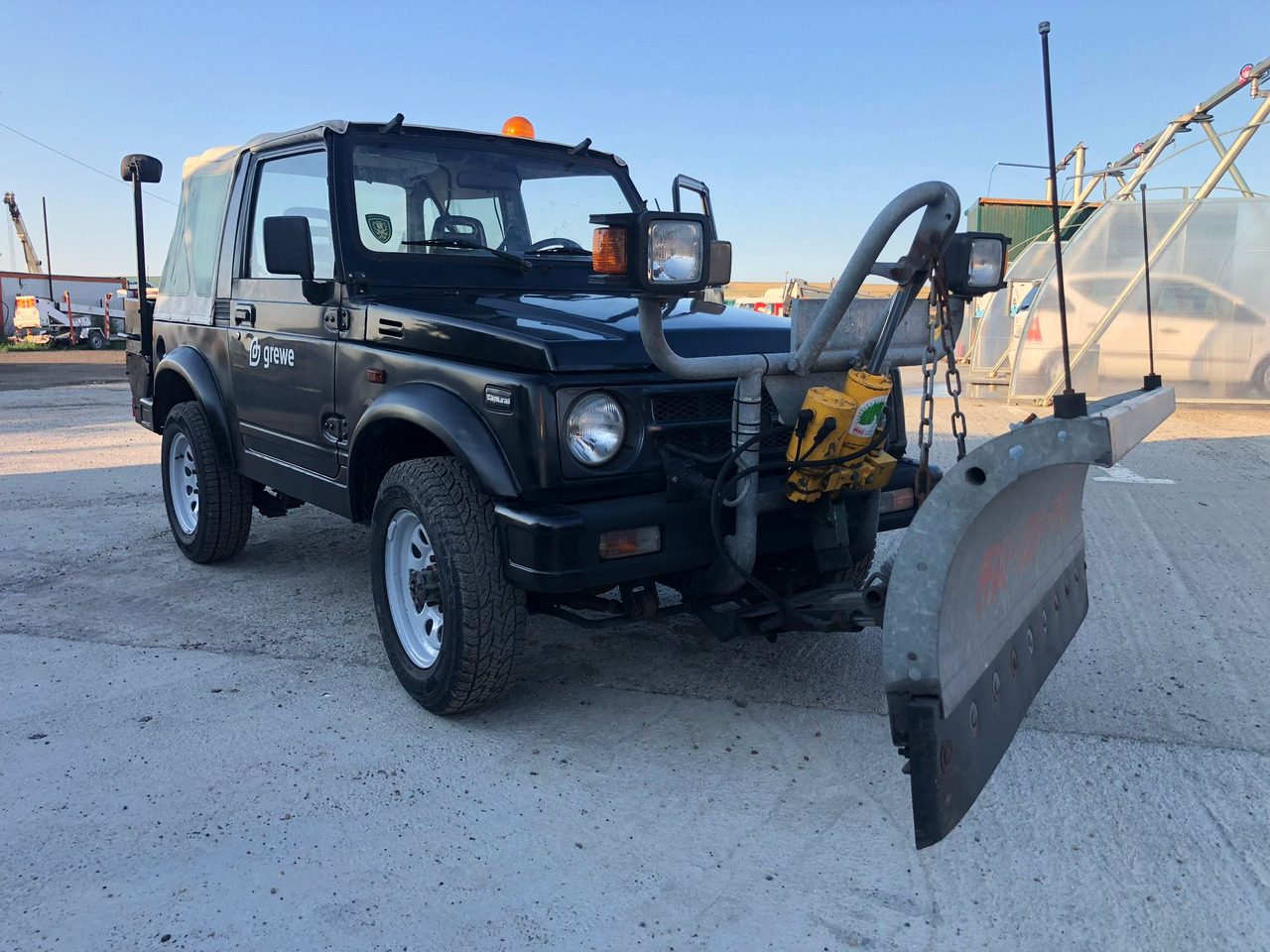 SUZUKI SAMURAI - سيارة دفع رباعي: صور 1 SUZUKI SAMURAI - سيارة دفع رباعي: صور 1