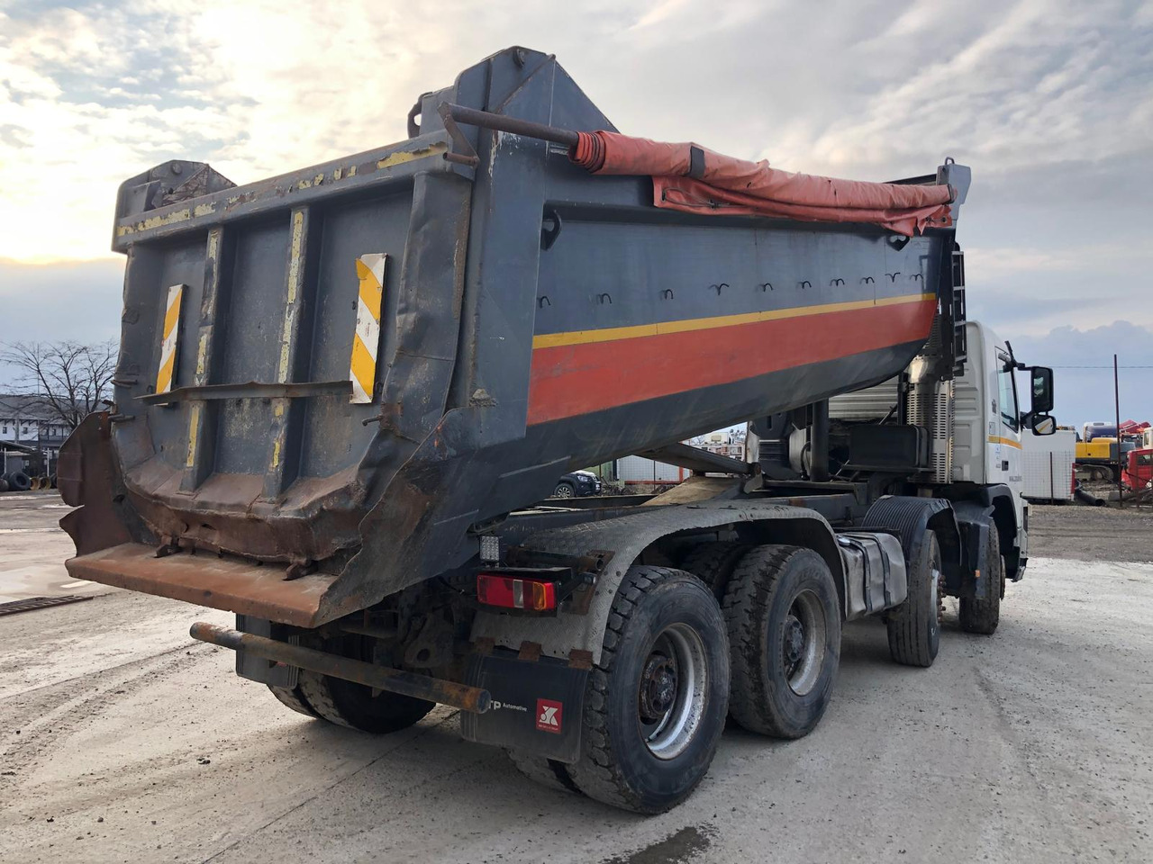 VOLVO FM 420 Tipper - قلابات: صور 3 VOLVO FM 420 Tipper - قلابات: صور 3