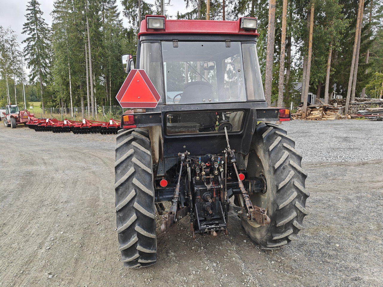 Case 895XL etukuormaajalla suunnanvaihtajalla, paljon varusteita mukaan etukuormaajaan, katso video! - جرار: صور 3 Case 895XL etukuormaajalla suunnanvaihtajalla, paljon varusteita mukaan etukuormaajaan, katso video! - جرار: صور 3