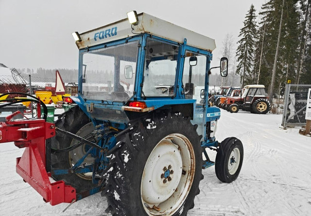 Ford 4110 traktori - Katso video! - جرار: صور 4 Ford 4110 traktori - Katso video! - جرار: صور 4