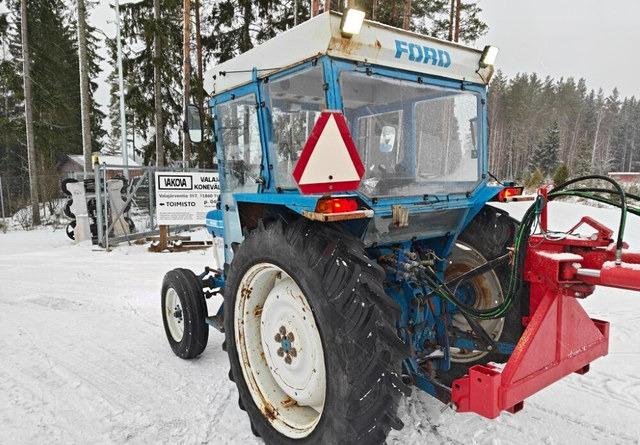 Ford 4110 traktori - Katso video! - جرار: صور 3 Ford 4110 traktori - Katso video! - جرار: صور 3