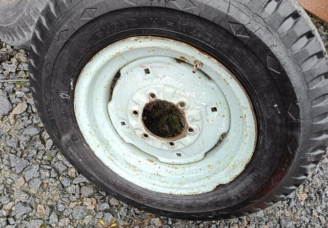 Fordson Diesel Major eturenkaat - الإطارات - جرار: صور 4 Fordson Diesel Major eturenkaat - الإطارات - جرار: صور 4