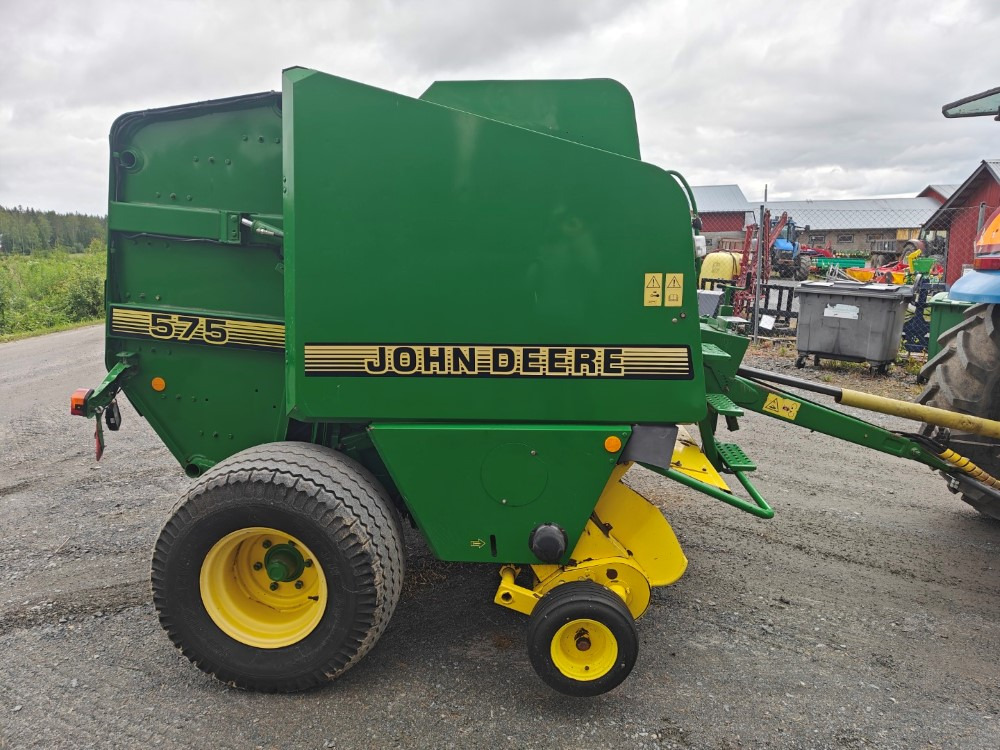 JOHN DEERE Pyöröpaalain 575 - مكبس القش الدائري: صور 4 JOHN DEERE Pyöröpaalain 575 - مكبس القش الدائري: صور 4