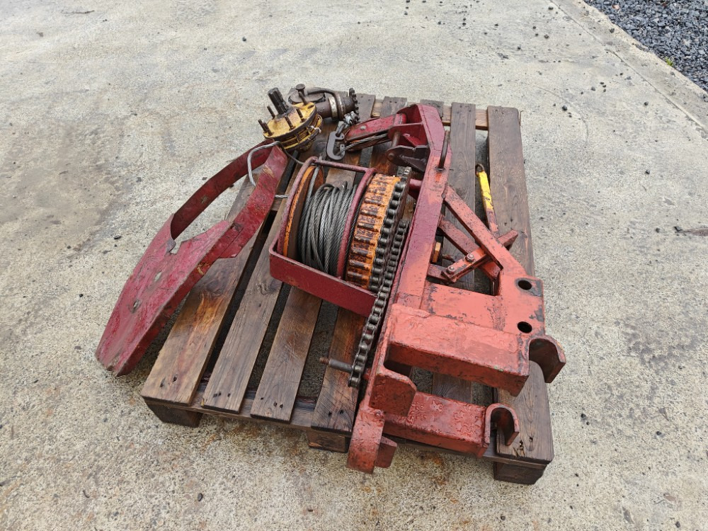 Remet Traktorivinssi - korjattavaksi - آلة تقطيع الخشب: صور 2 Remet Traktorivinssi - korjattavaksi - آلة تقطيع الخشب: صور 2