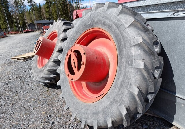 Taurus Paripyörät 18.4R38 todella hyväkuntoiset Fendt Farmer 312LSA sopivat - عجلات - الآلات والماكينات الزراعية: صور 1 Taurus Paripyörät 18.4R38 todella hyväkuntoiset Fendt Farmer 312LSA sopivat - عجلات - الآلات والماكينات الزراعية: صور 1