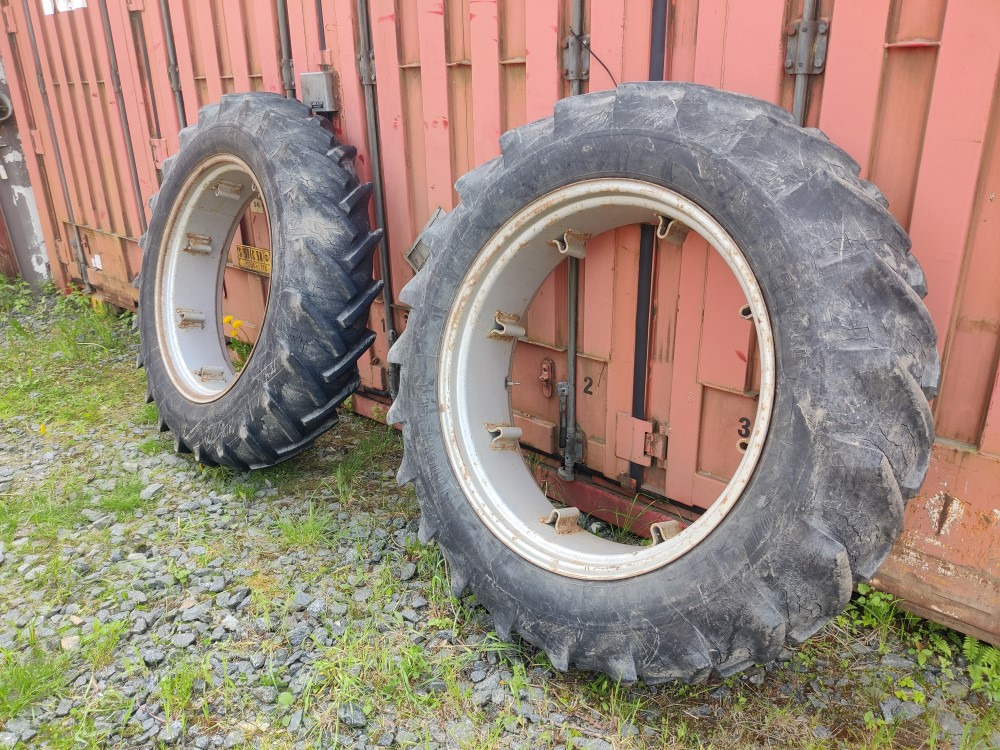 Traktorin renkaat 13.6x36 vannekehillä  - الإطارات - جرار: صور 4 Traktorin renkaat 13.6x36 vannekehillä  - الإطارات - جرار: صور 4