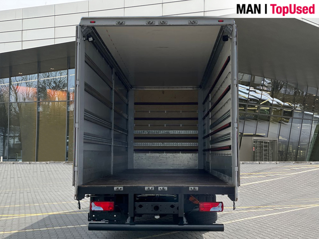 بصندوق مغلق شاحنة MAN TGL 12.250 4x2 BL CH: صور 14