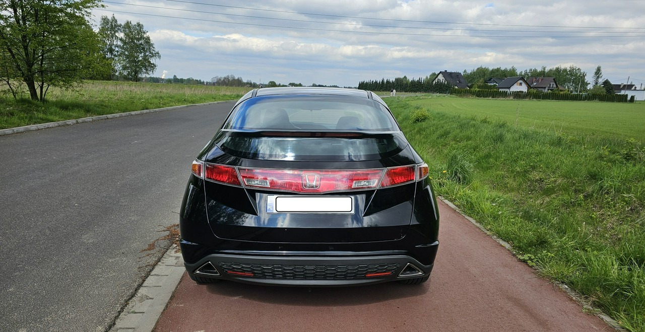 Honda Civic VIII bardzo ładna * pełnosprawna * - هاتشباك: صور 5 Honda Civic VIII bardzo ładna * pełnosprawna * - هاتشباك: صور 5