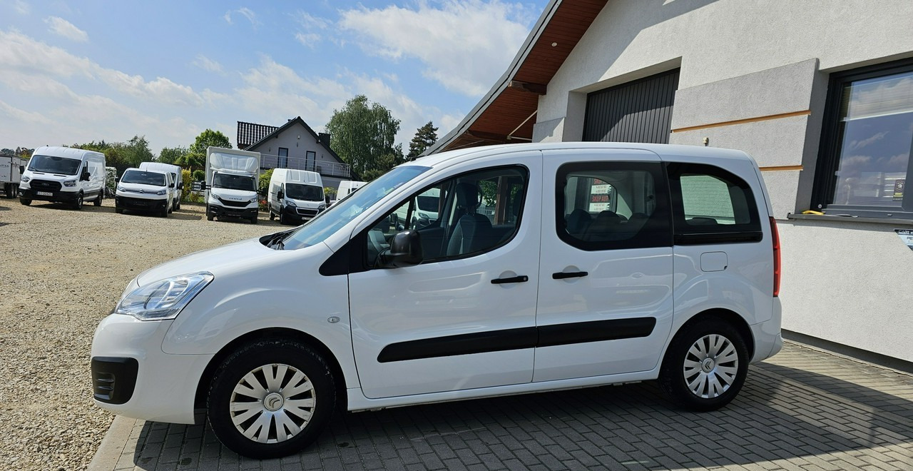 Peugeot Partner II 5 -osobowy - سيارة: صور 5 Peugeot Partner II 5 -osobowy - سيارة: صور 5
