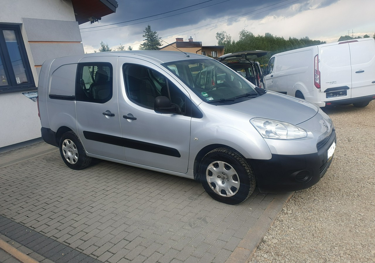 Peugeot Partner long *2 lub 5 osobowy *klima* gruau* - فان: صور 5 Peugeot Partner long *2 lub 5 osobowy *klima* gruau* - فان: صور 5