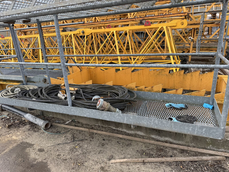 رافعة برجية Liebherr 71EC-B5 cabin/radio stering: صور 20