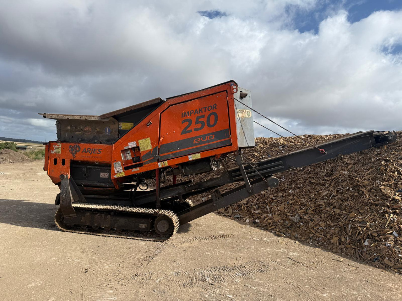 Arjes Impaktor 250 EVO - آلة تمزيق صناعية: صور 1 Arjes Impaktor 250 EVO - آلة تمزيق صناعية: صور 1