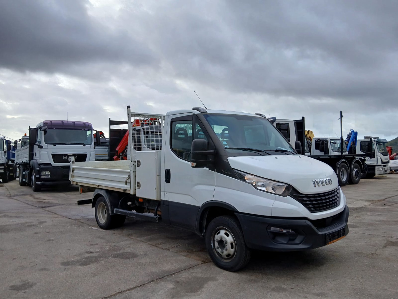 IVECO DAILY 35-120 - شاحنة كرين: صور 1 IVECO DAILY 35-120 - شاحنة كرين: صور 1