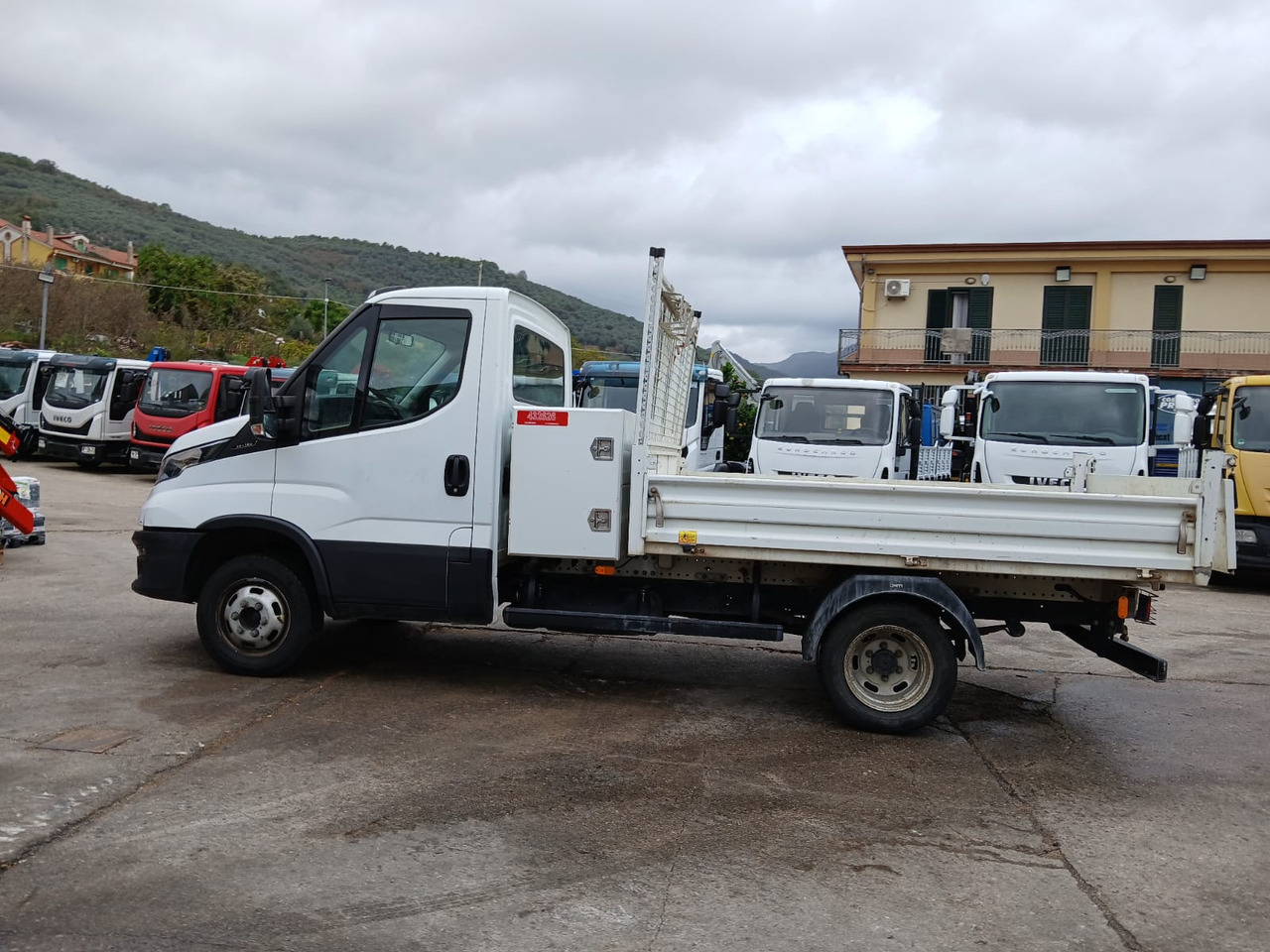 IVECO DAILY 35-120 - شاحنة كرين: صور 3 IVECO DAILY 35-120 - شاحنة كرين: صور 3