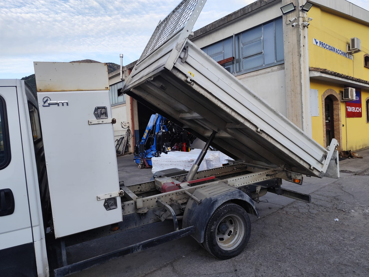 IVECO DAILY 35-140 - قلاب صغير: صور 2 IVECO DAILY 35-140 - قلاب صغير: صور 2