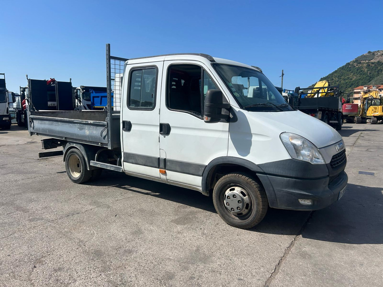 قلاب صغير, الشاحنات الصغيرة كابينة مزدوجة IVECO DAILY 35C13: صور 32