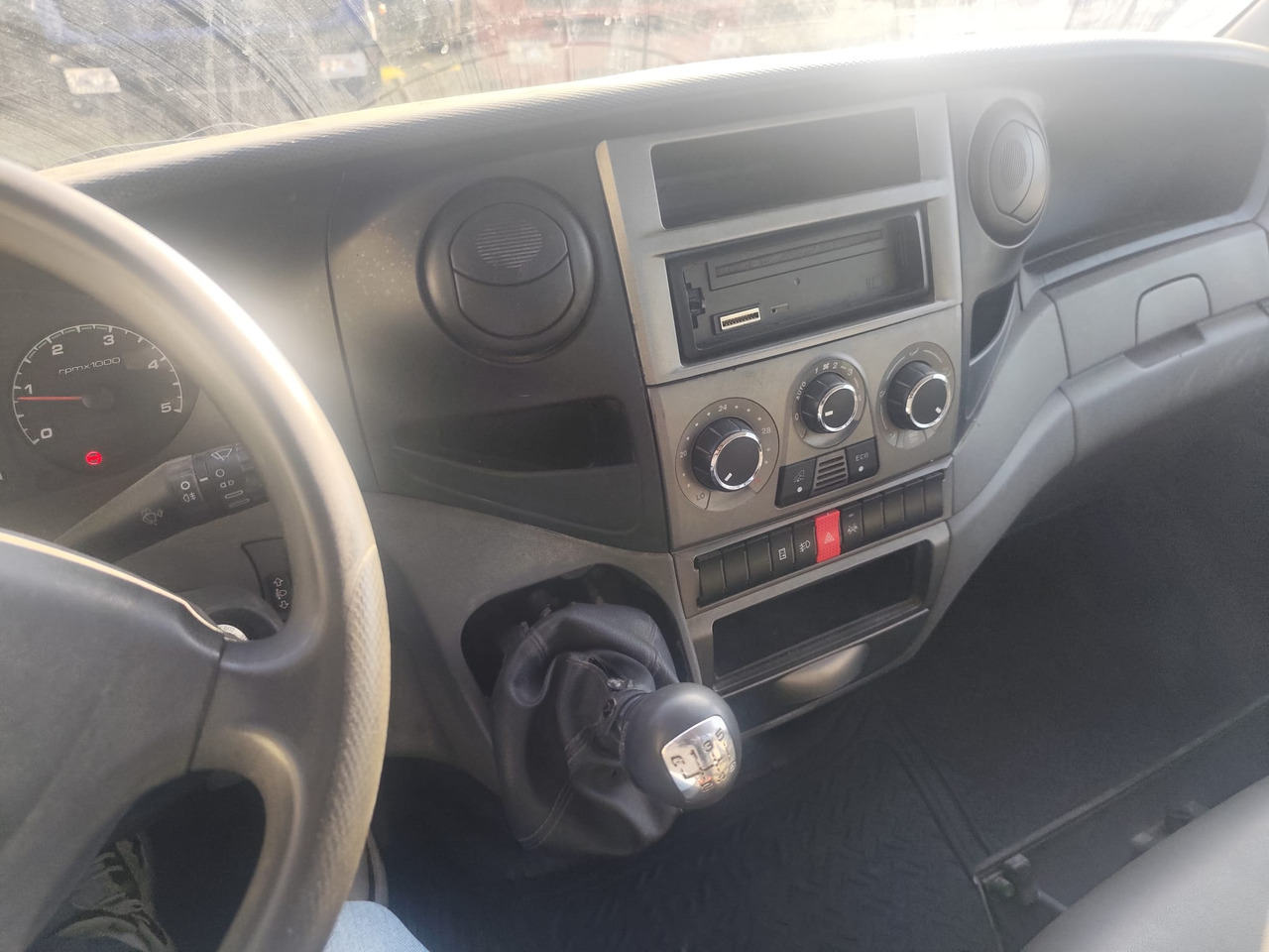 قلاب صغير IVECO DAILY 35C13: صور 30