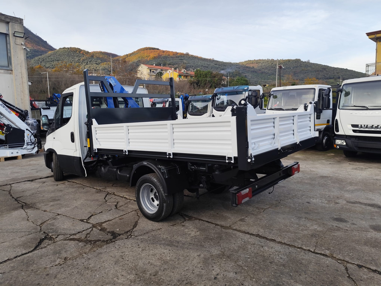IVECO DAILY 35C15 - شاحنة كرين, قلاب صغير: صور 3 IVECO DAILY 35C15 - شاحنة كرين, قلاب صغير: صور 3