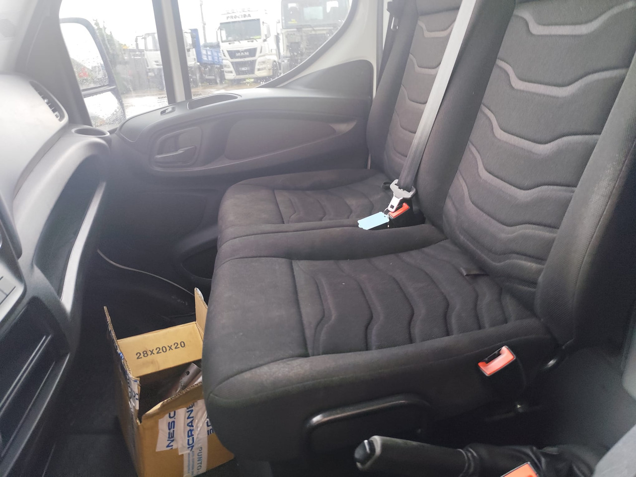 IVECO DAILY 35C15 - شاحنة كرين: صور 4 IVECO DAILY 35C15 - شاحنة كرين: صور 4