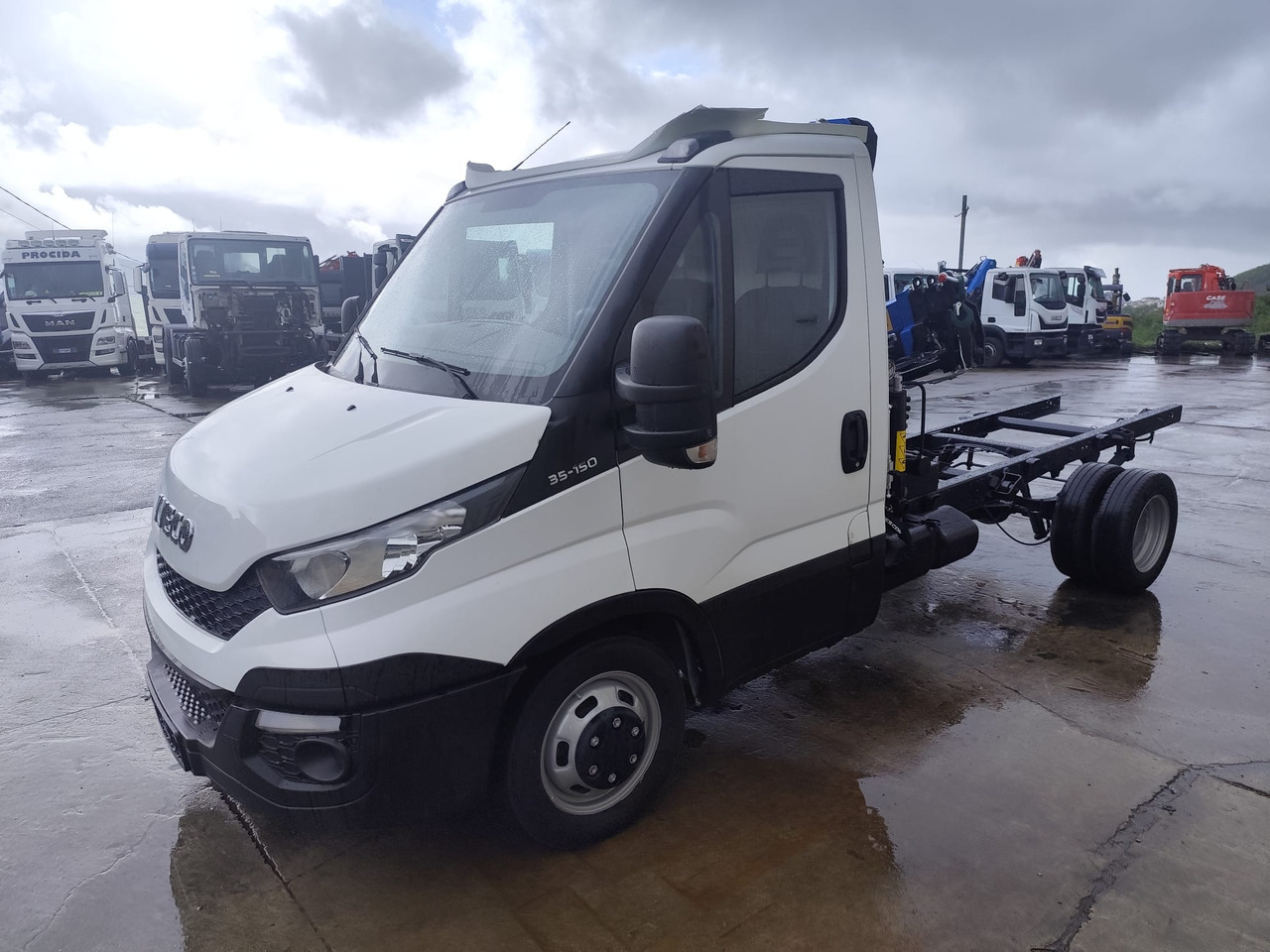 IVECO DAILY 35C15 - شاحنة كرين: صور 1 IVECO DAILY 35C15 - شاحنة كرين: صور 1