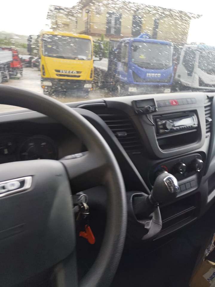 IVECO DAILY 35C15 - شاحنة كرين: صور 5 IVECO DAILY 35C15 - شاحنة كرين: صور 5