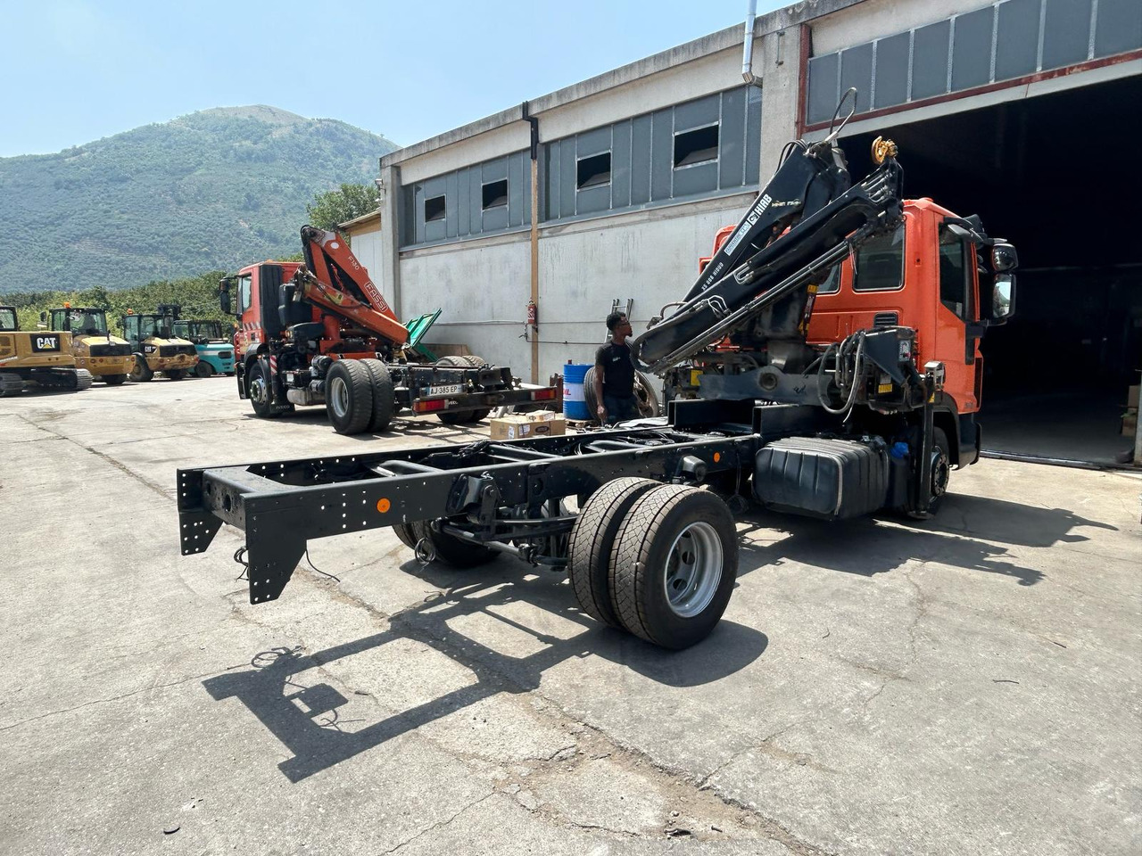 IVECO EUROCARGO 120-190L - شاحنة كرين: صور 4 IVECO EUROCARGO 120-190L - شاحنة كرين: صور 4