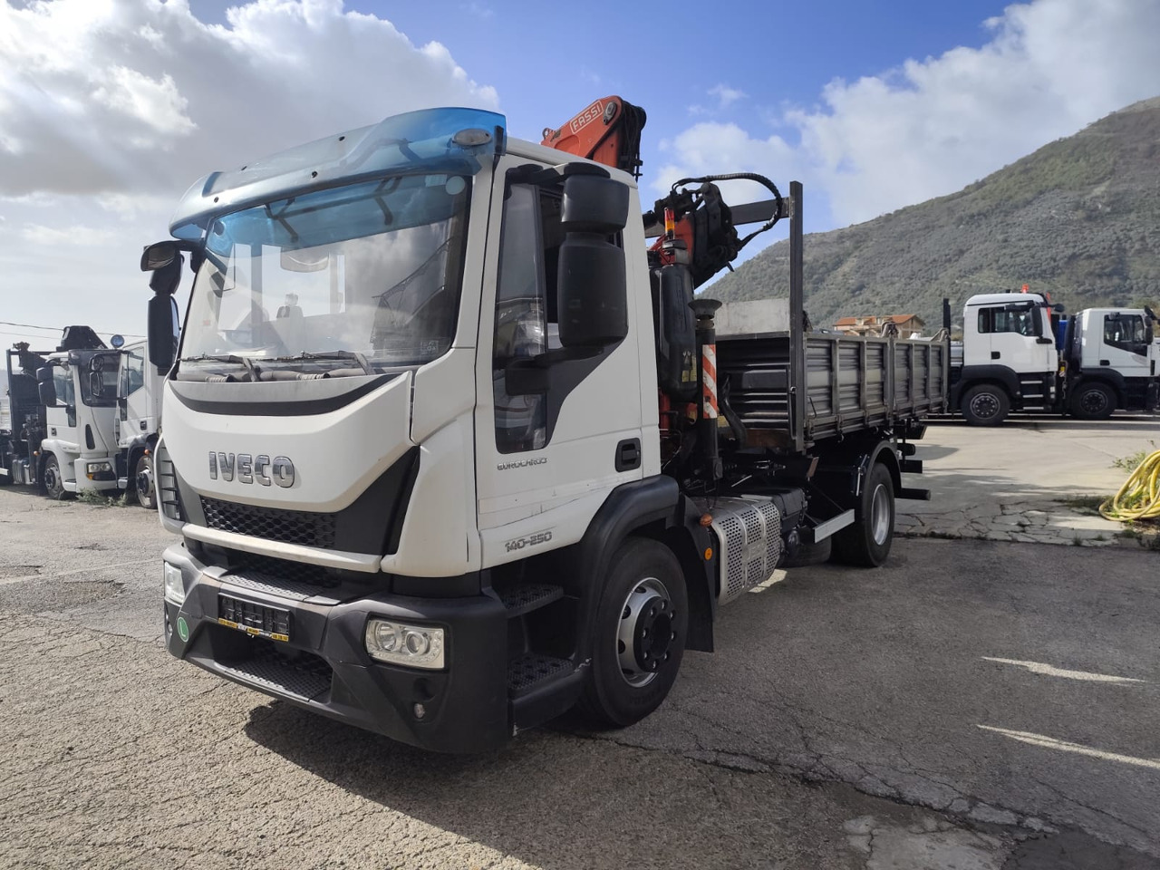 IVECO EUROCARGO 140-250 - شاحنة كرين: صور 1 IVECO EUROCARGO 140-250 - شاحنة كرين: صور 1