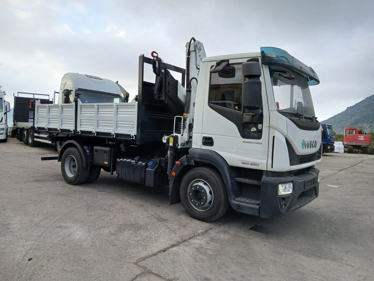 IVECO EUROCARGO 140-250 - شاحنة كرين: صور 5 IVECO EUROCARGO 140-250 - شاحنة كرين: صور 5