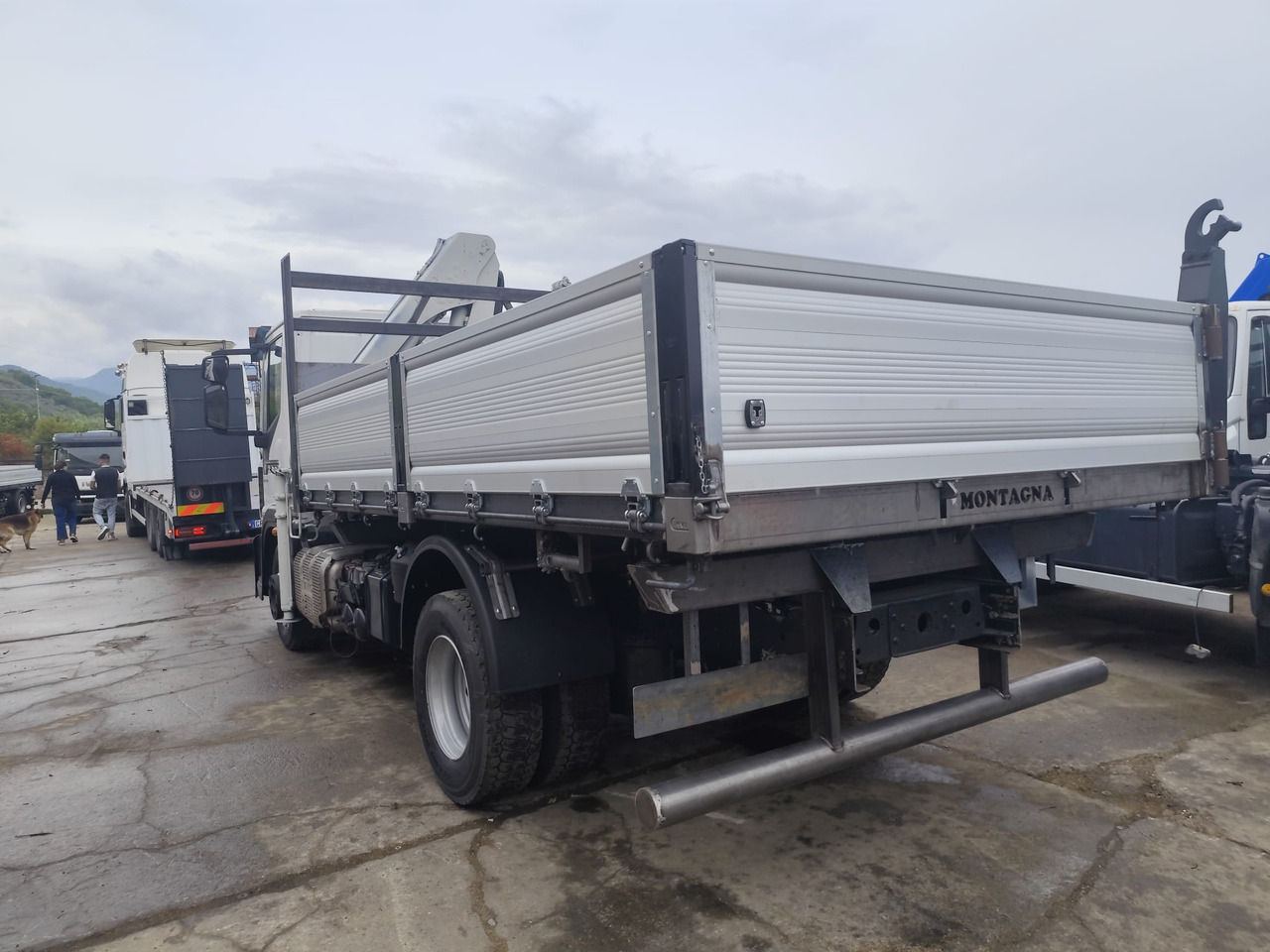 IVECO EUROCARGO 140-250 - شاحنة كرين: صور 3 IVECO EUROCARGO 140-250 - شاحنة كرين: صور 3