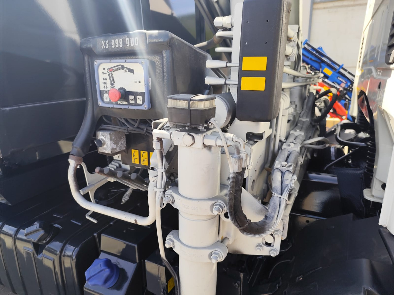 IVECO EUROCARGO 140-250 - قلابات, شاحنة كرين: صور 4 IVECO EUROCARGO 140-250 - قلابات, شاحنة كرين: صور 4