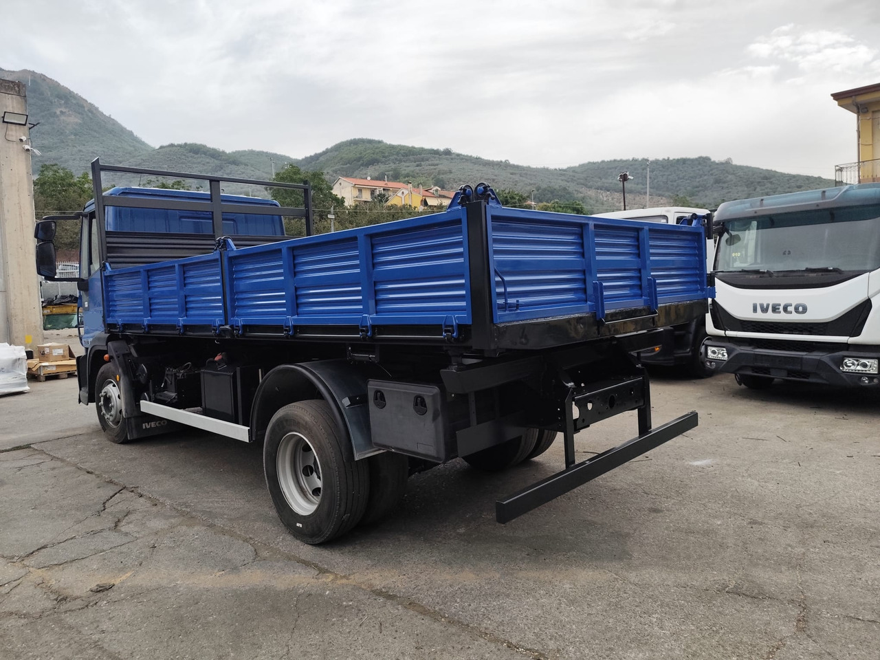 IVECO EUROCARGO 140E25 - قلابات: صور 5 IVECO EUROCARGO 140E25 - قلابات: صور 5