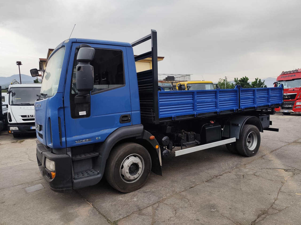 IVECO EUROCARGO 140E25 - قلابات: صور 3 IVECO EUROCARGO 140E25 - قلابات: صور 3