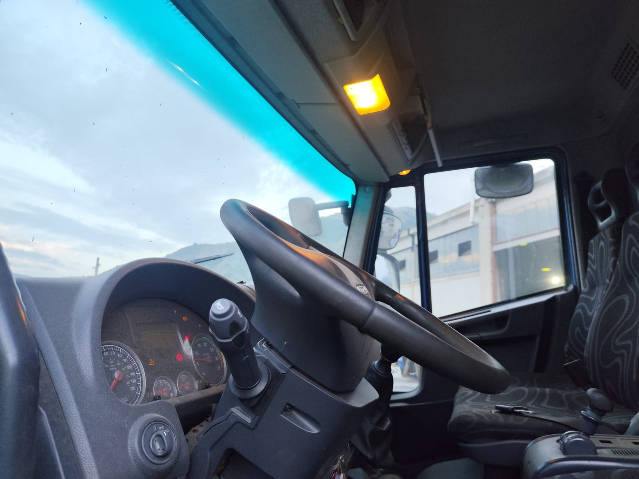 IVECO EUROCARGO 140E25 - قلابات: صور 3 IVECO EUROCARGO 140E25 - قلابات: صور 3