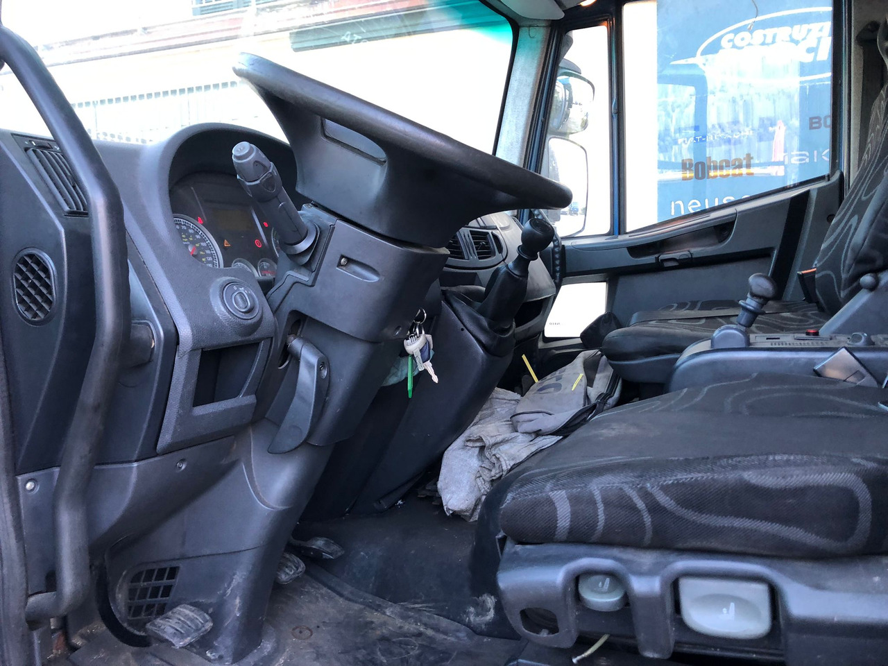 IVECO EUROCARGO 140E25 - شاحنة كرين: صور 5 IVECO EUROCARGO 140E25 - شاحنة كرين: صور 5
