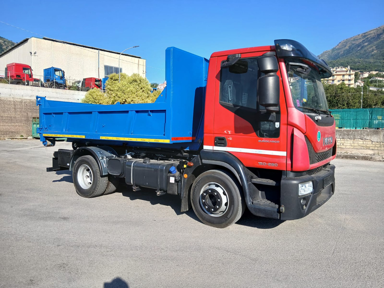 IVECO EUROCARGO 150-280 - شاحنة ذات الخطاف: صور 5 IVECO EUROCARGO 150-280 - شاحنة ذات الخطاف: صور 5