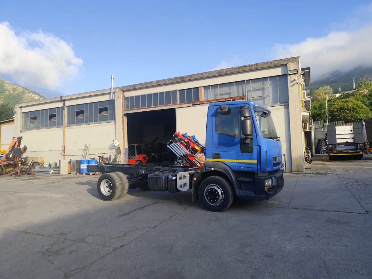 IVECO EUROCARGO 150E25 - الشاسيه شاحنة: صور 2 IVECO EUROCARGO 150E25 - الشاسيه شاحنة: صور 2