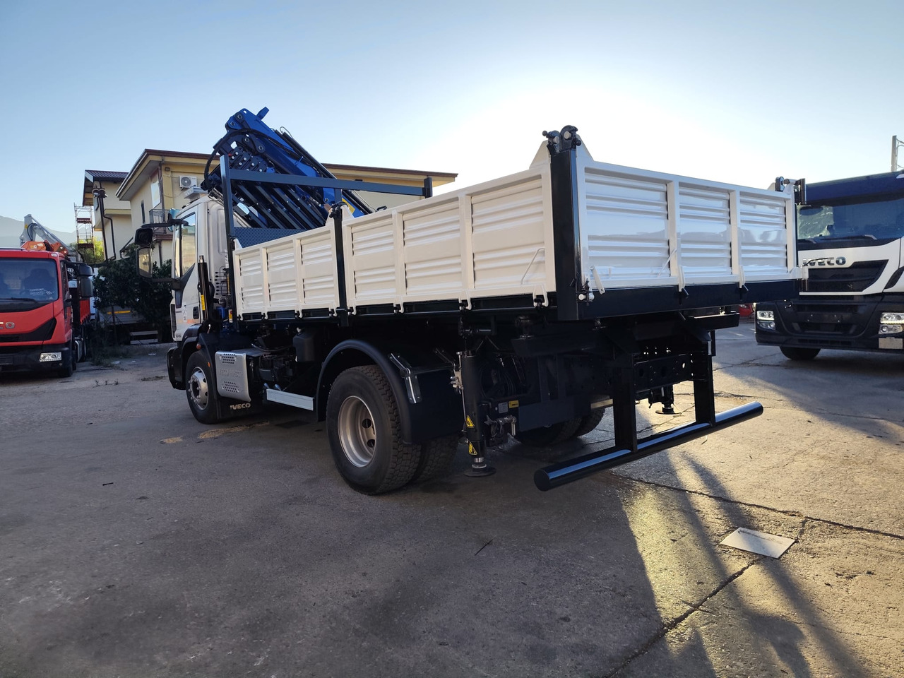 IVECO EUROCARGO 160-250 - شاحنة كرين, قلابات: صور 3 IVECO EUROCARGO 160-250 - شاحنة كرين, قلابات: صور 3