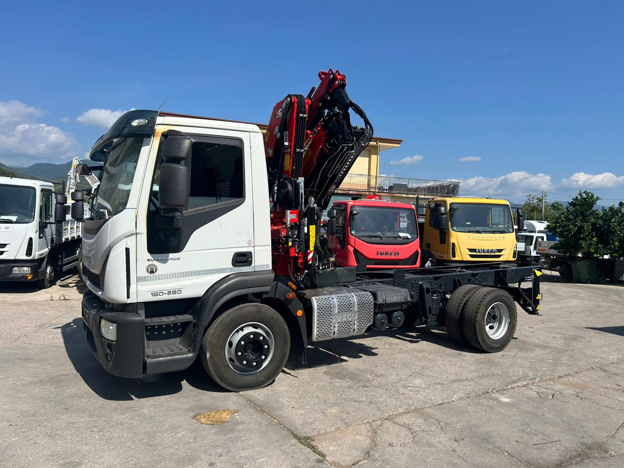 IVECO EUROCARGO 160-280 - شاحنة كرين: صور 4 IVECO EUROCARGO 160-280 - شاحنة كرين: صور 4