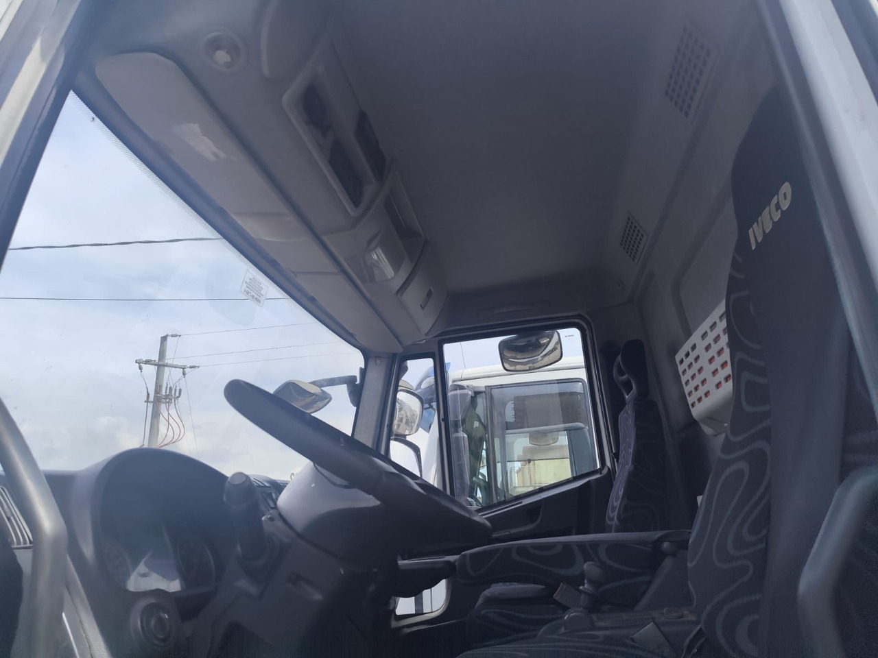 شاحنة كرين IVECO EUROCARGO 160E25K: صور 6