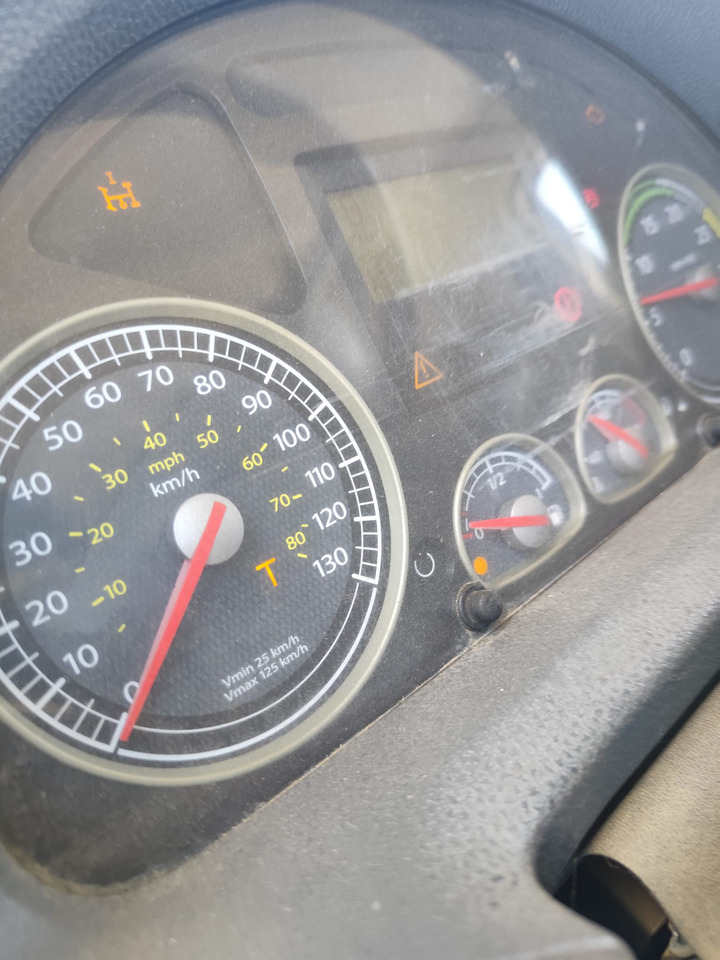 IVECO EUROCARGO 160E28 - شاحنة كرين: صور 3 IVECO EUROCARGO 160E28 - شاحنة كرين: صور 3