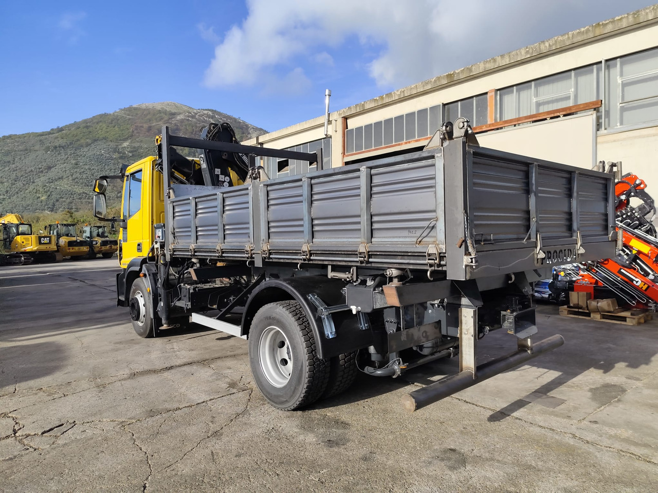 IVECO EUROCARGO 160E30 - شاحنة كرين: صور 3 IVECO EUROCARGO 160E30 - شاحنة كرين: صور 3