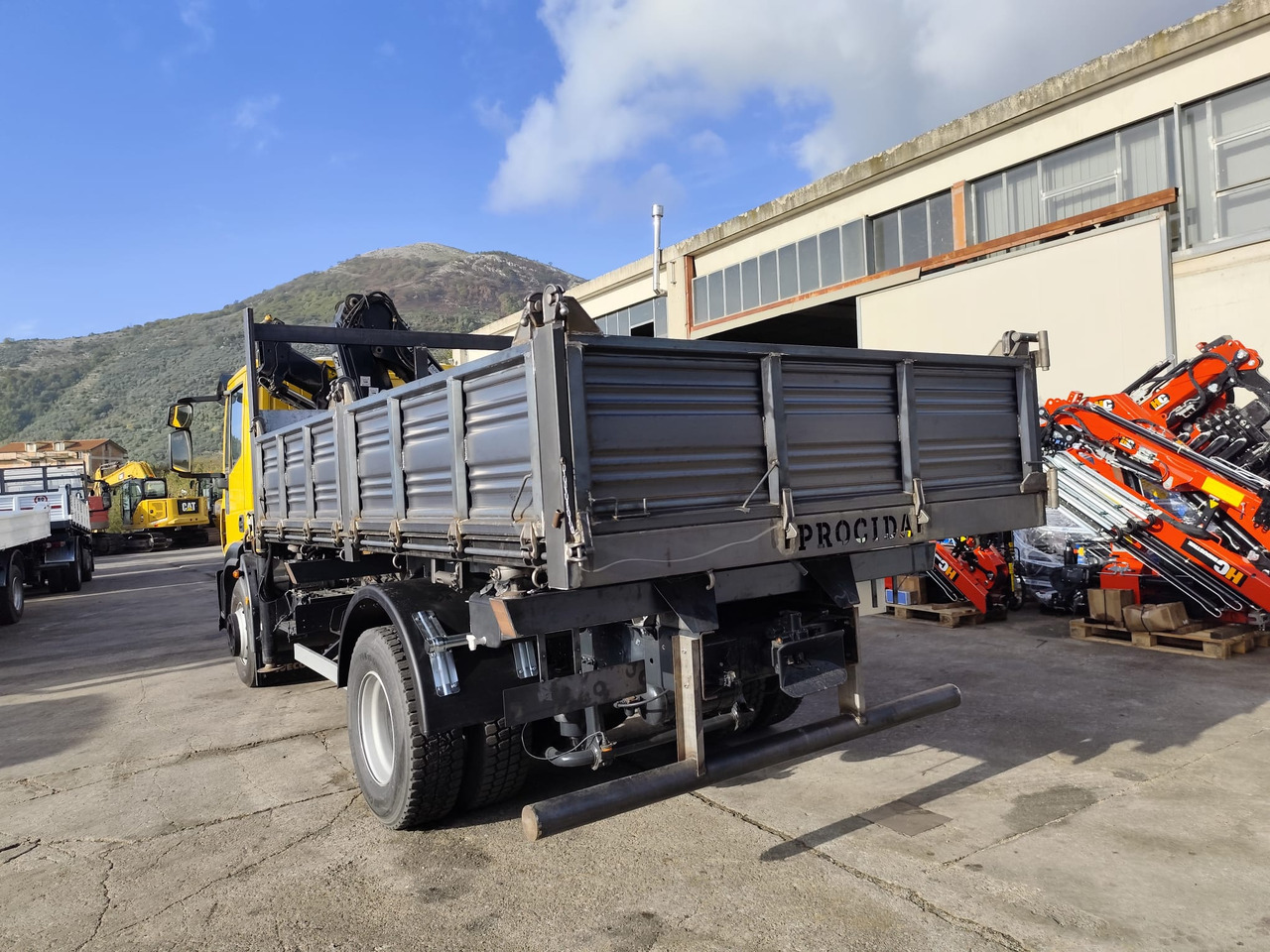 IVECO EUROCARGO 160E30 - شاحنة كرين: صور 5 IVECO EUROCARGO 160E30 - شاحنة كرين: صور 5