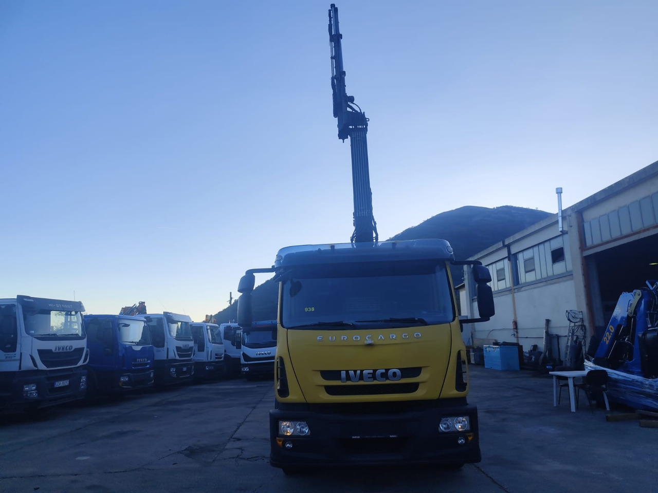 IVECO EUROCARGO 160E30 - شاحنة كرين: صور 4 IVECO EUROCARGO 160E30 - شاحنة كرين: صور 4