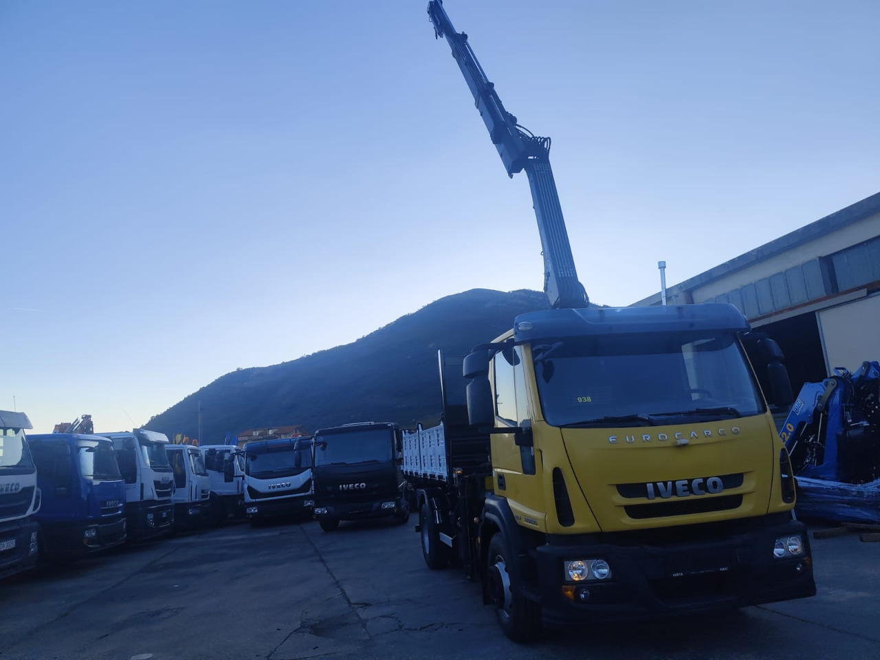 IVECO EUROCARGO 160E30 - شاحنة كرين: صور 3 IVECO EUROCARGO 160E30 - شاحنة كرين: صور 3