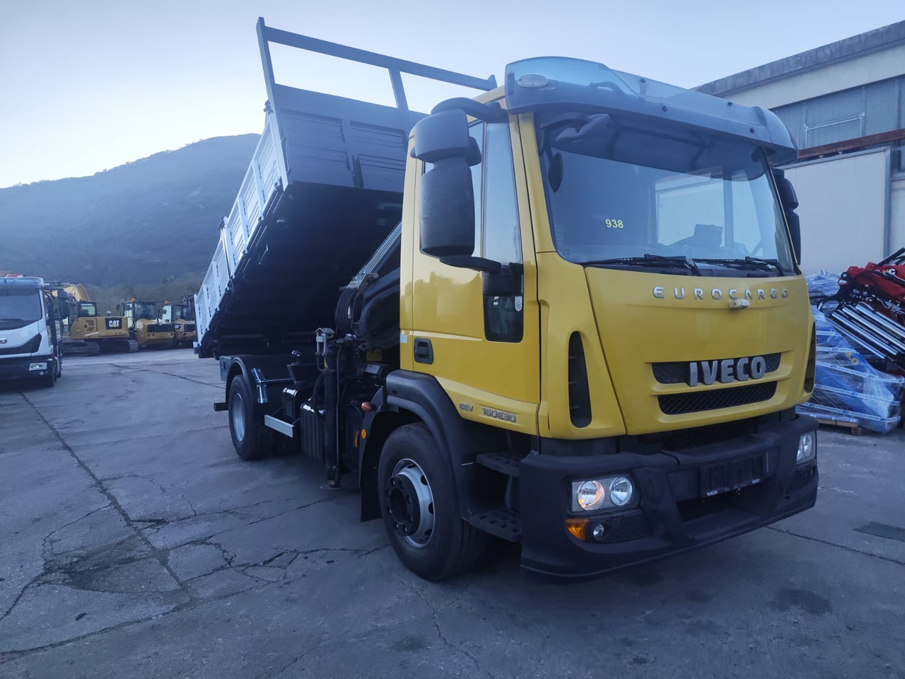 IVECO EUROCARGO 160E30 - شاحنة كرين: صور 1 IVECO EUROCARGO 160E30 - شاحنة كرين: صور 1