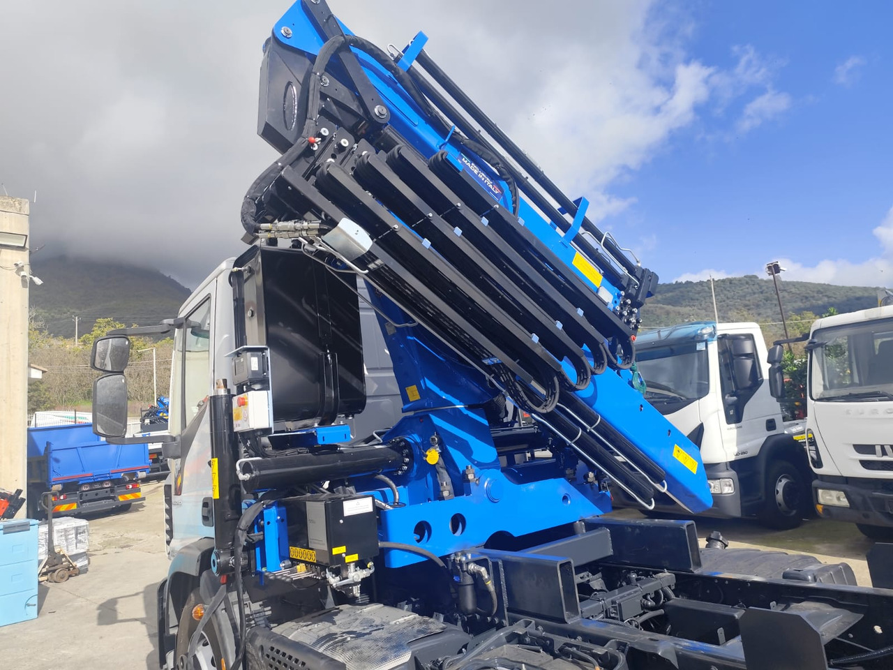 IVECO EUROCARGO 180-250 - شاحنة كرين, شاحنة كرين: صور 5 IVECO EUROCARGO 180-250 - شاحنة كرين, شاحنة كرين: صور 5