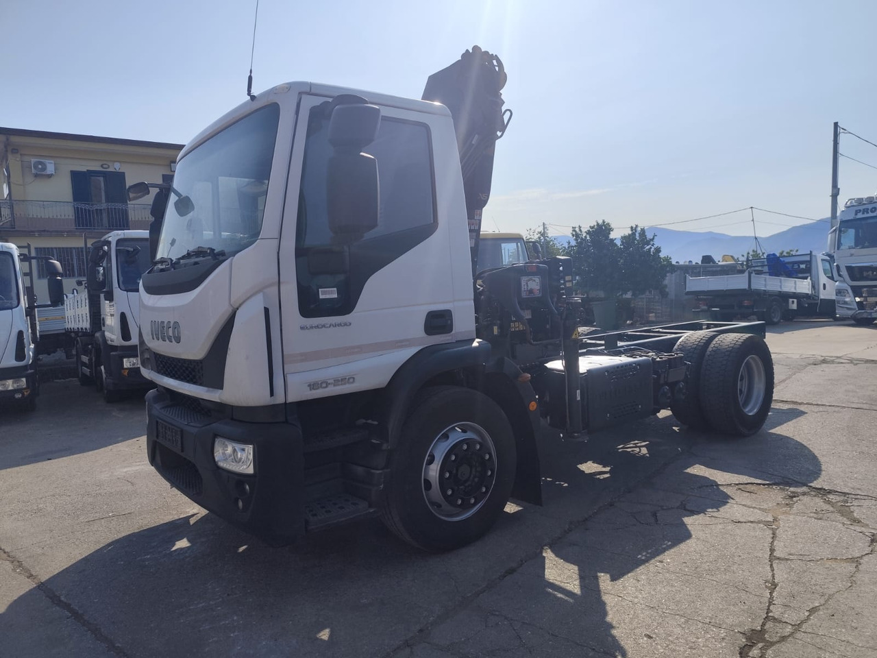 IVECO EUROCARGO 180-250 - شاحنة كرين, شاحنة كرين: صور 1 IVECO EUROCARGO 180-250 - شاحنة كرين, شاحنة كرين: صور 1