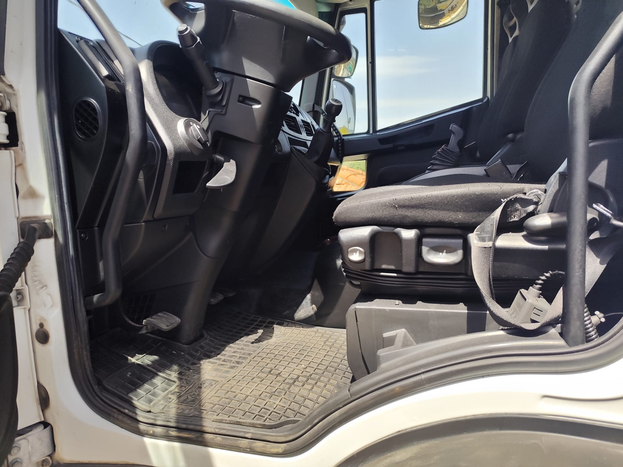 IVECO EUROCARGO 180-250 - الشاسيه شاحنة, شاحنة كرين: صور 3 IVECO EUROCARGO 180-250 - الشاسيه شاحنة, شاحنة كرين: صور 3